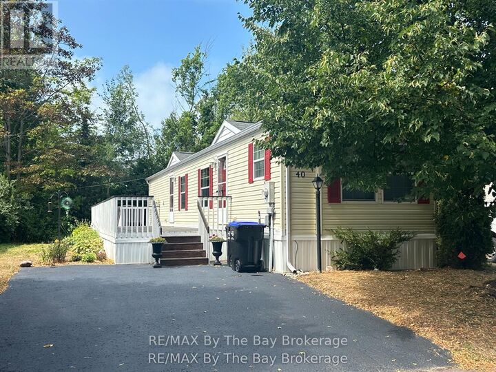 40 Georgian Glen Drive — photo 1