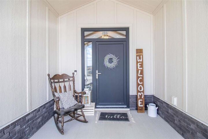 Property Photo: 5 Bentley Bay MB R5G 2Y5