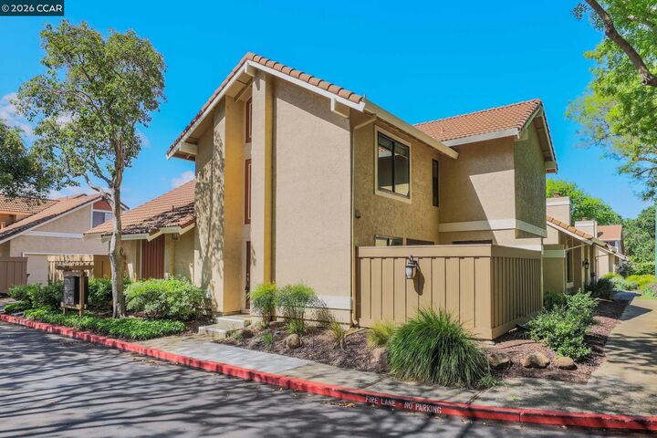 Property Photo: 100 Candelero Pl CA 94598