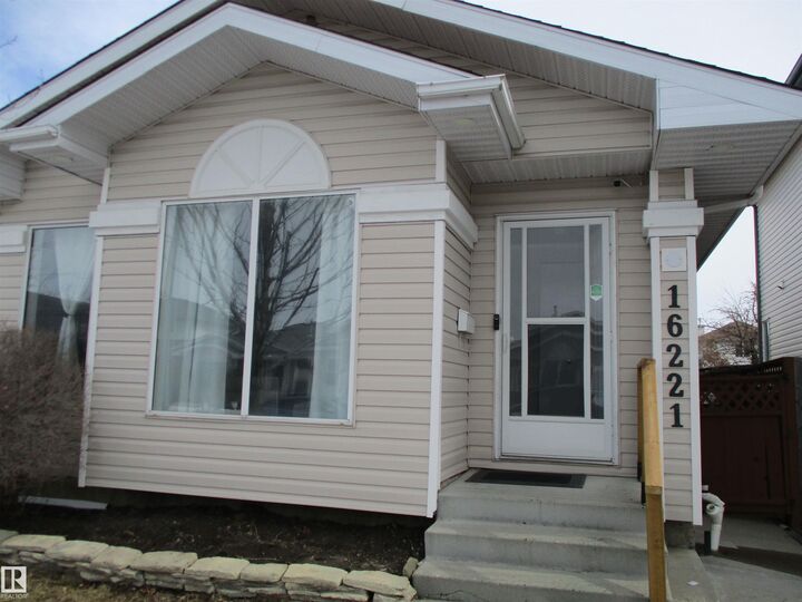 Photo de la propriété:  16221 55 A Street NW  AB T5Y 2T8 