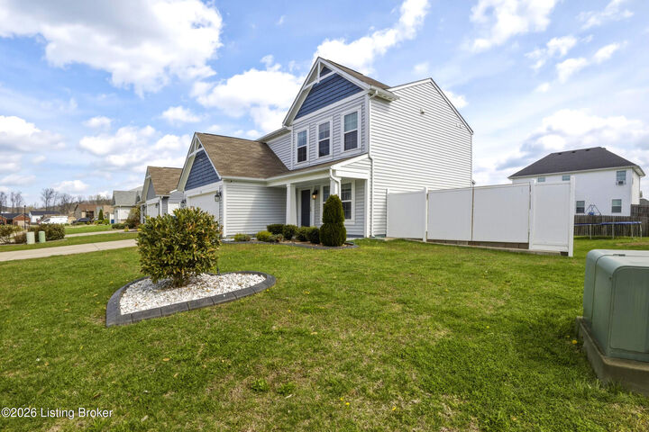 Property Photo:  400 Boulders West Dr  KY 40165 