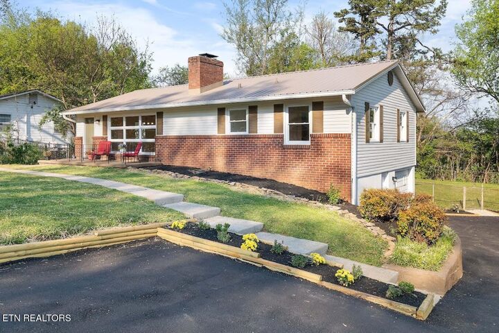 Property Photo: 3114 Hazelwood Rd TN 37921