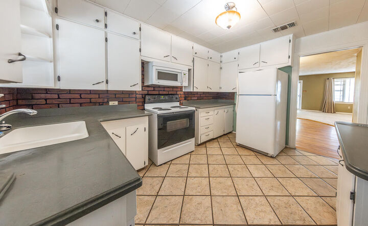 Property Photo:  2501 Kenosha Avenue  TX 79410 