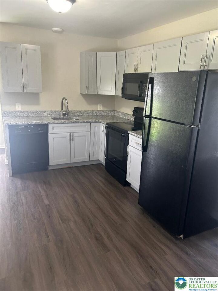 Property Photo:  858 N Van Buren Street  PA 18109 