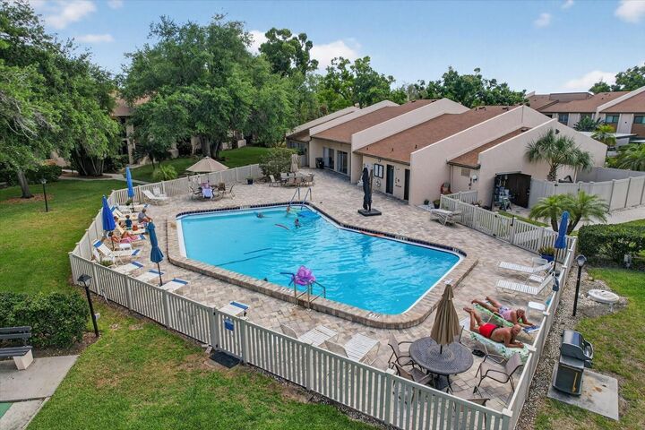 Property Photo: 2522 Clubhouse Drive 204 FL 34232