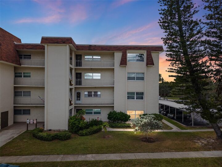 Property Photo:  209 NE Lincoln Circle N 109  FL 33702 