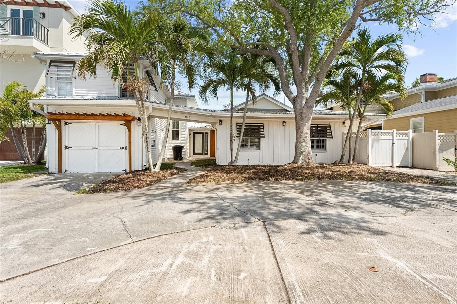 Property Photo: 845 Bay Esplanade FL 33767