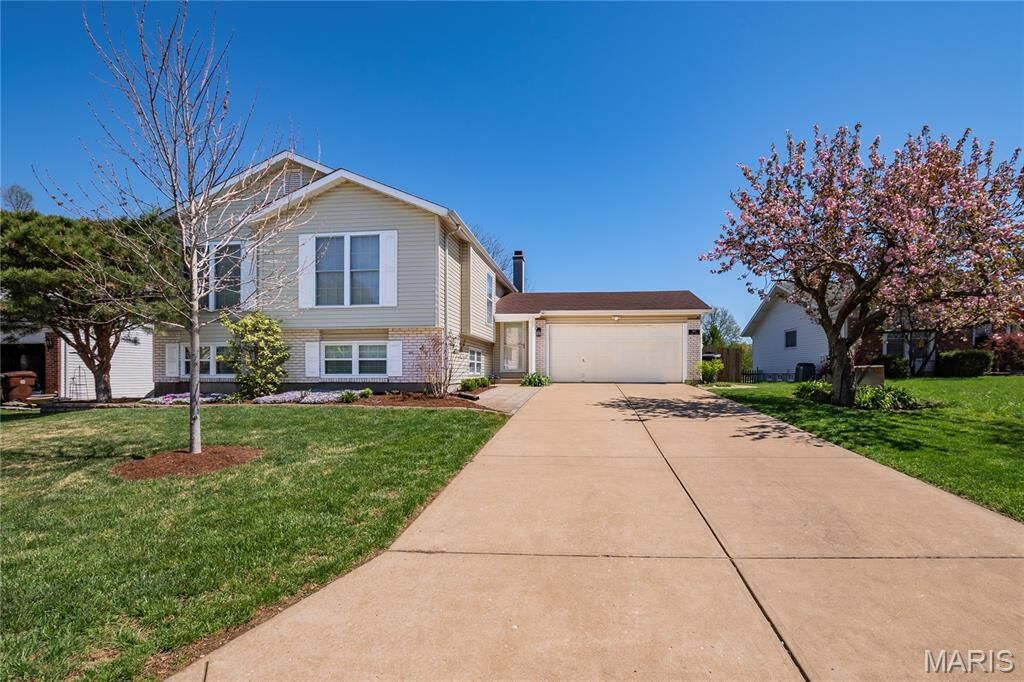 Property Photo:  1607 Enwood Drive  MO 63376 