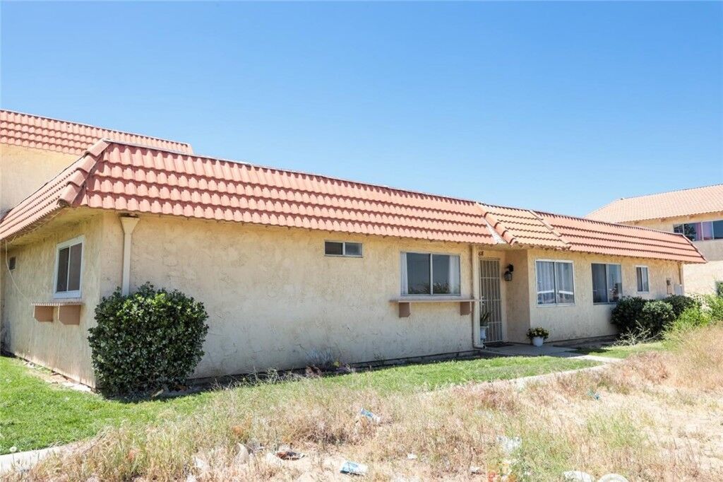 Property Photo:  43618 Stanridge Avenue  CA 93535 
