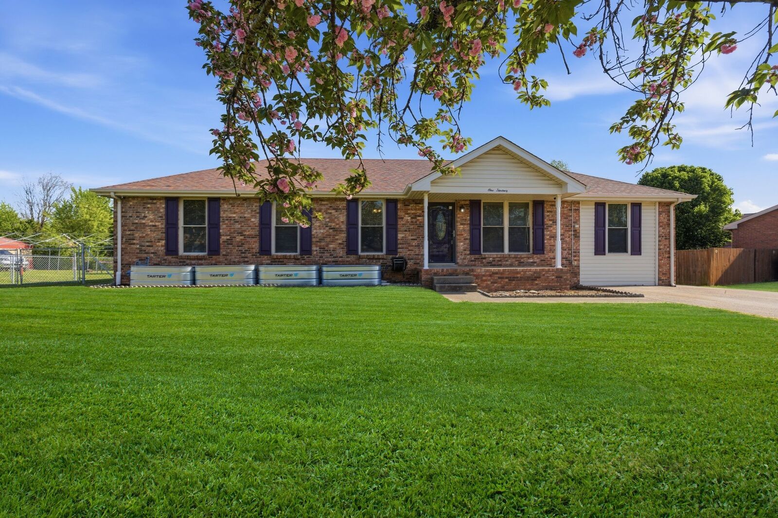 Property Photo:  113 Lake Farm Rd  TN 37167 