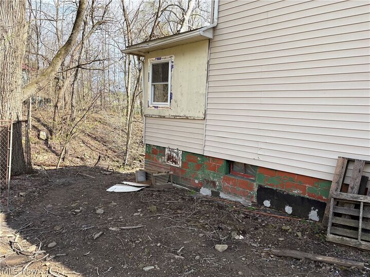 Property Photo:  729 Valley Avenue  OH 43920 