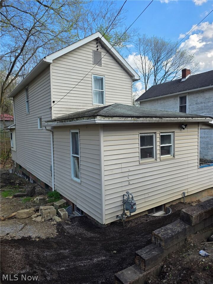 Property Photo:  729 Valley Avenue  OH 43920 