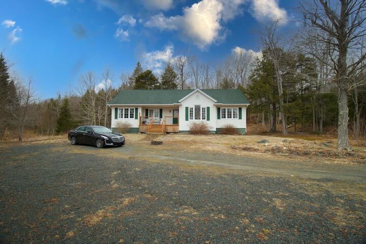 Property Photo: 688 East Uniacke Road NS B0N 1Z0
