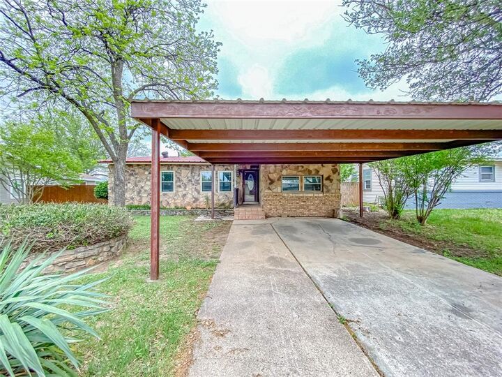 Property Photo:  1449 S 18th Street  TX 79602 