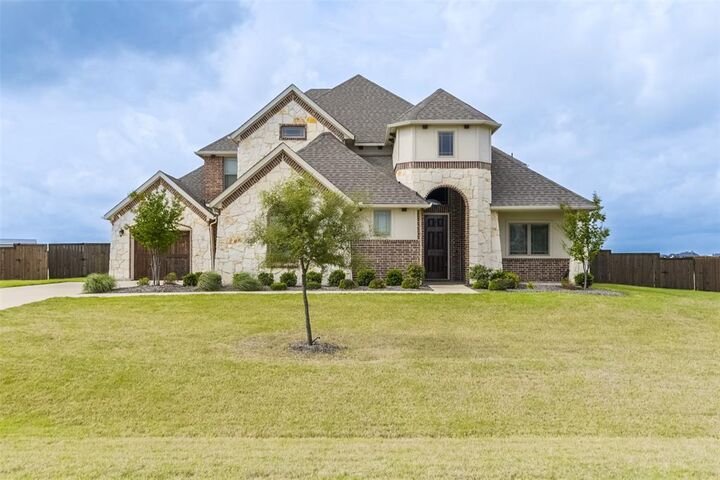 Property Photo: 640 Lakota Parkway TX 75165