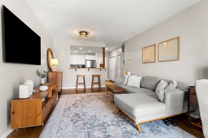 Property Photo:  315 Rantoul St 106  MA 01915 