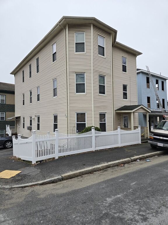 Property Photo: 11 Maxwell St MA 01607