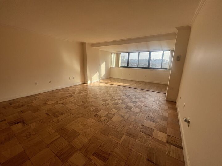 Property Photo: 9 Hawthorne Place 14N MA 02114