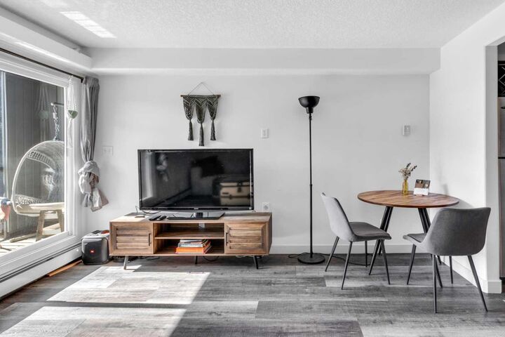 Property Photo:  931 2 Avenue NW 204  AB T2N 0E6 