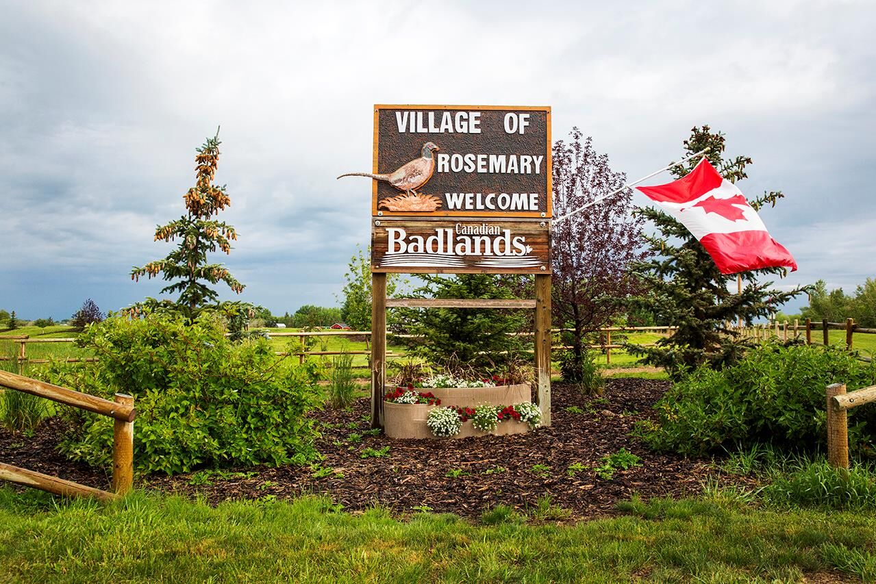 Property Photo: 630 Iris Street AB T0J 2W0