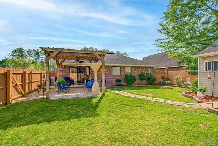 Property Photo: 6065 Dunridge Dr FL 32571