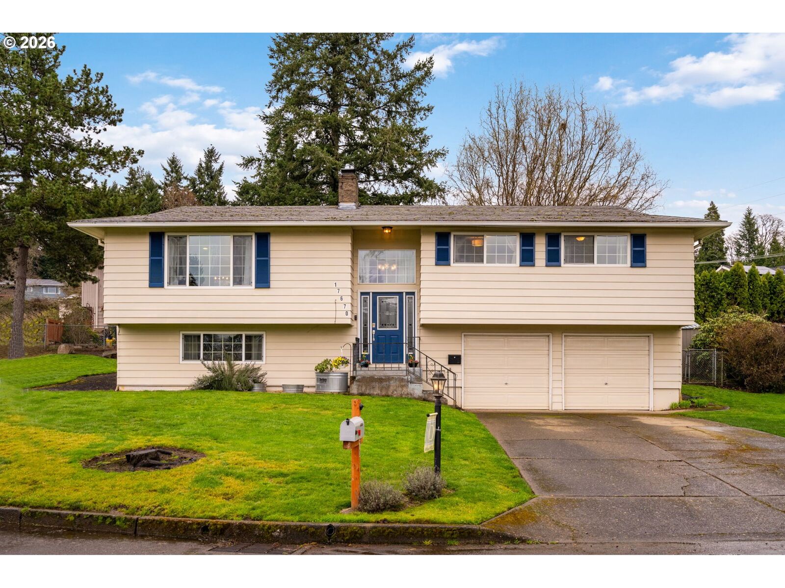 Property Photo:  17670 SE Emerald Dr  OR 97267 