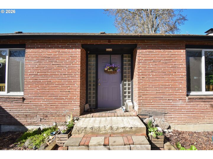 Property Photo:  
