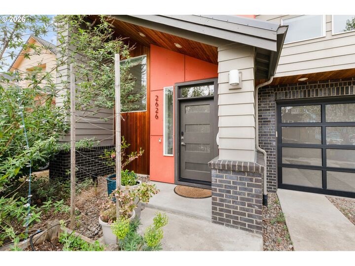 Property Photo:  2626 SE 16th Ave  OR 97202 