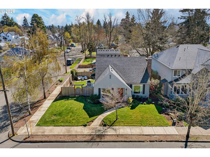 Property Photo:  615 E 31st St  WA 98663 