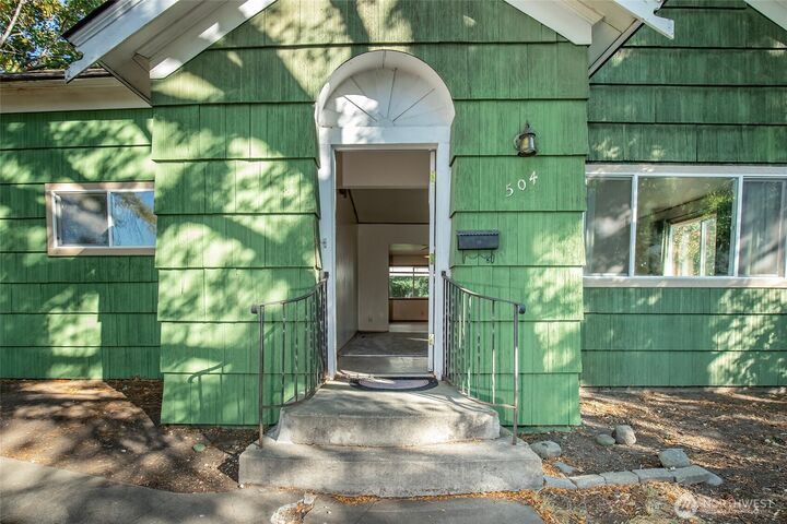 Property Photo:  504 504.5 N Sampson Street 1 & 2  WA 98926 