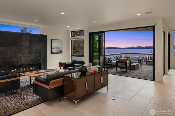 Property Photo: 1400 Olympic Way W WA 98119