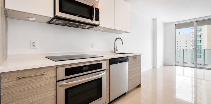 Property Photo: 1300 Brickell Bay Drive 1005 FL 33131