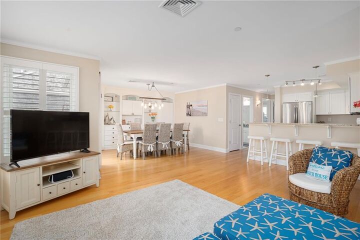 Property Photo: 20 Narragansett Avenue 604 RI 02882