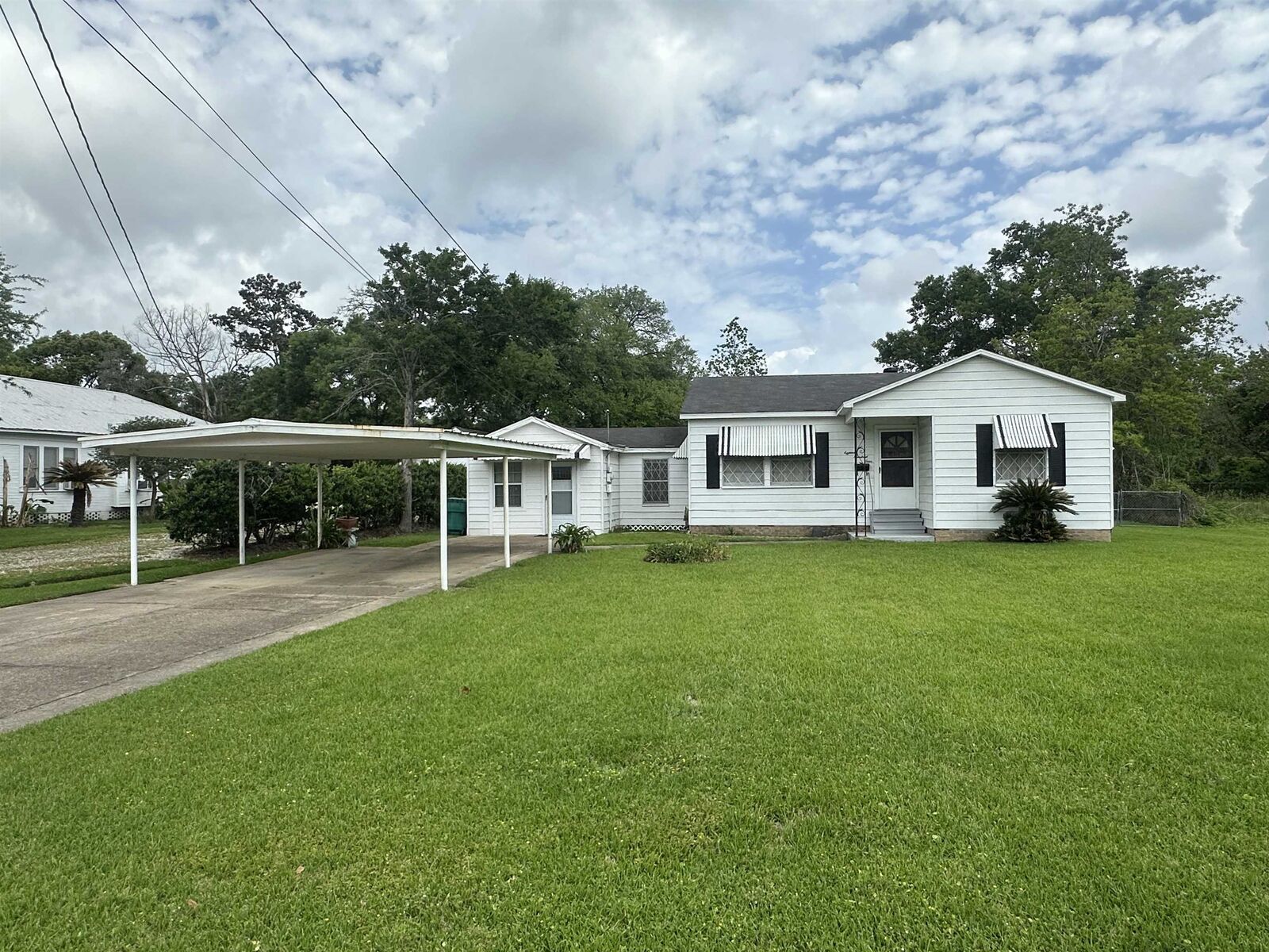 Property Photo:  1804 Sholars  TX 77630-3302 