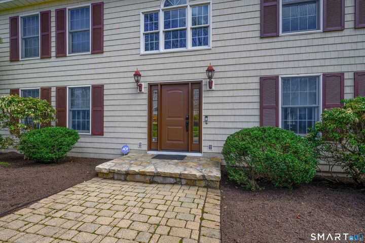 Property Photo:  3 Lancelot Way  CT 06518 