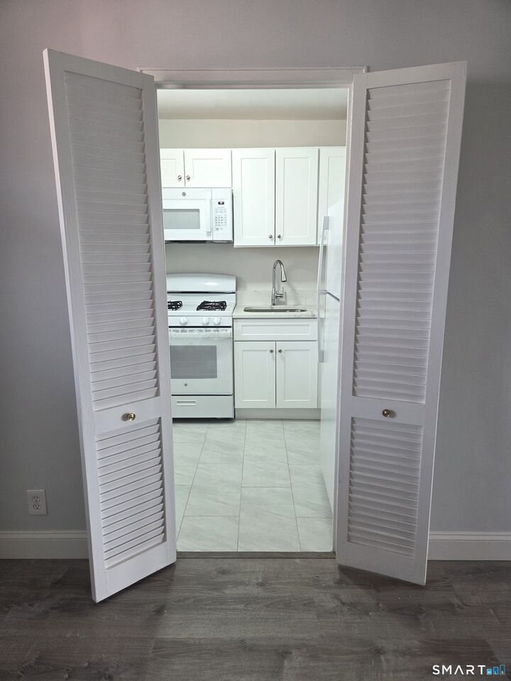 Property Photo: 444 Bedford Street 6J CT 06901