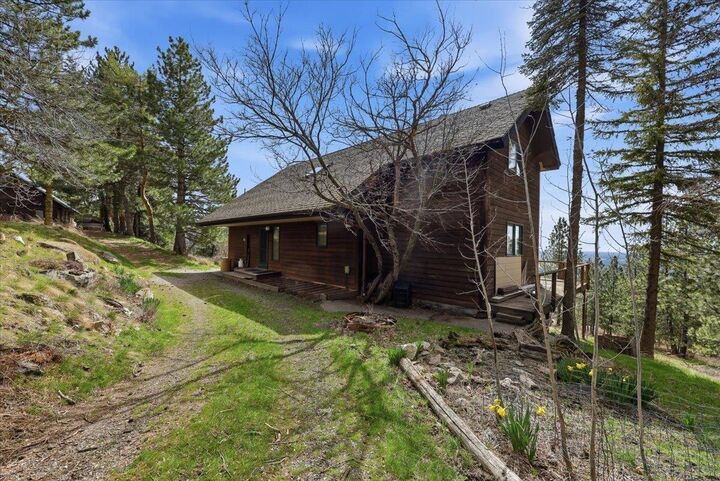 Property Photo: 6304 E Custer Ln WA 99223