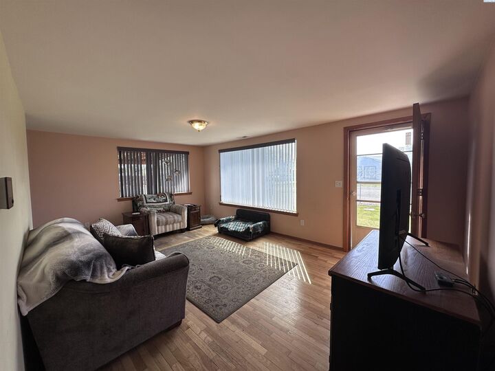 Property Photo: 723 E 14th Avenue WA 99337