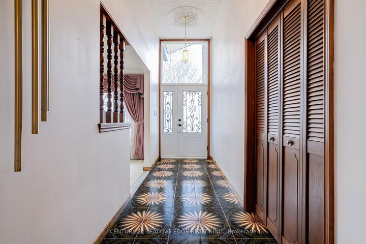 Property Photo:  704 Hillman Crescent  ON L4Y 2J2 