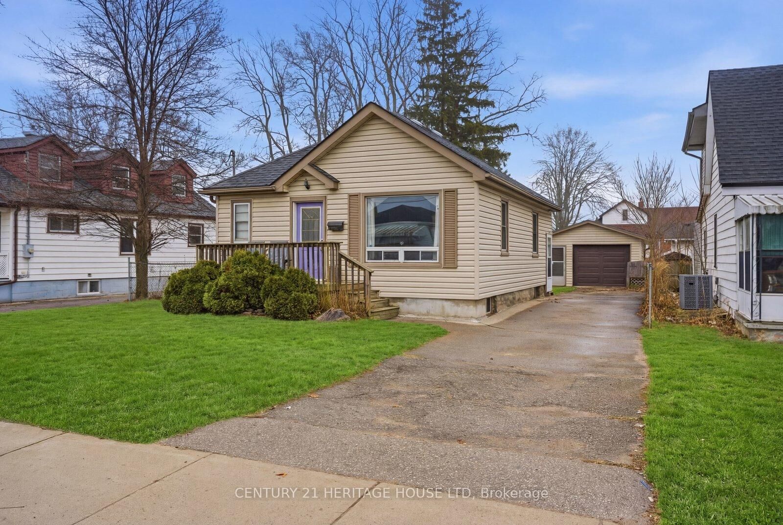 Photo de la propriété:  455 St Paul Avenue  ON N3R 4P1 