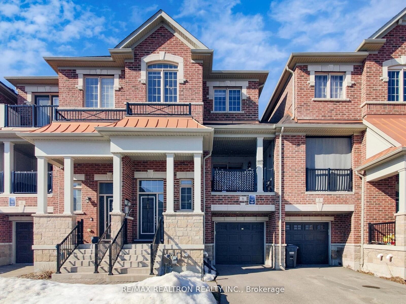 Property Photo: 6 Oakmore Lane ON L6Y 6H5
