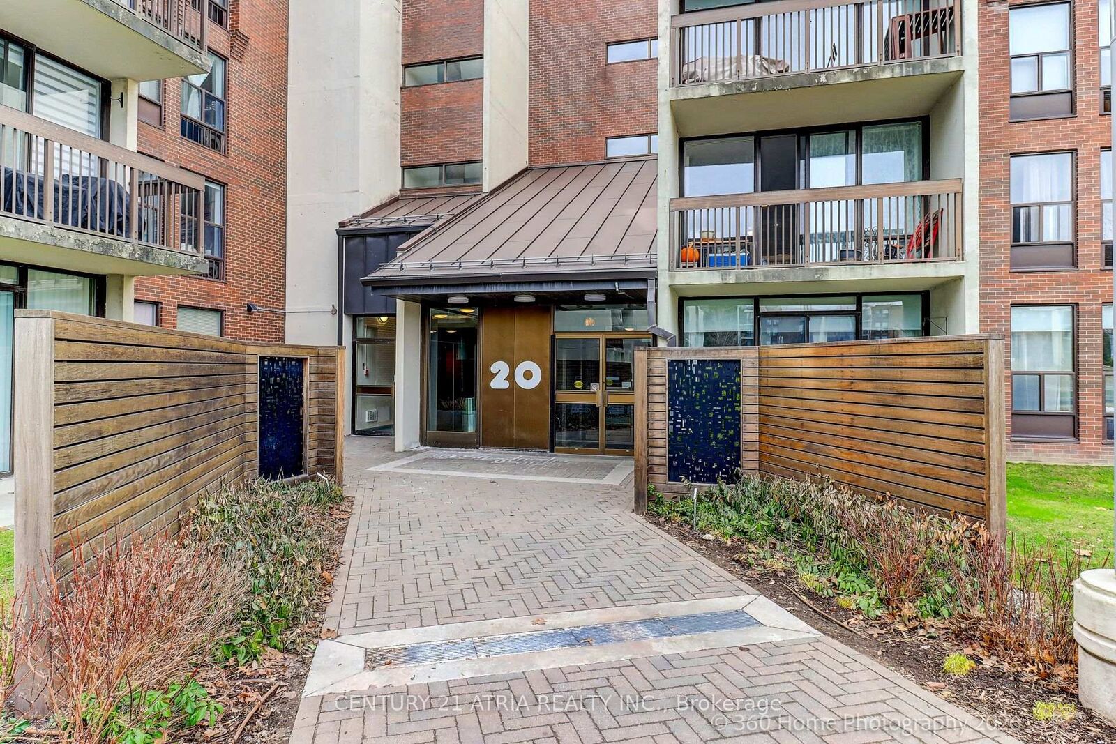 Property Photo: 20 Fashion Roseway N/A 513 ON M2N 6B5