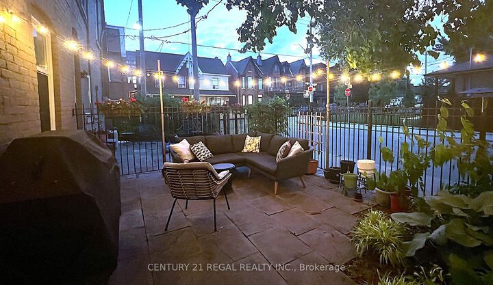 Photo de la propriété:  89 Gladstone Avenue 2  ON M6J 3K7 