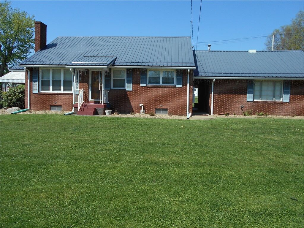 Property Photo: 2979 Raymond Ave PA 15650