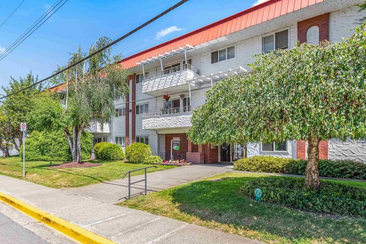 Property Photo: 12096 222 Street 107 BC V2X 5W1