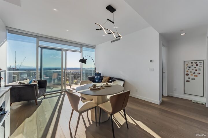 Property Photo: 6000 McKay Avenue 4709 BC V5H 0K2