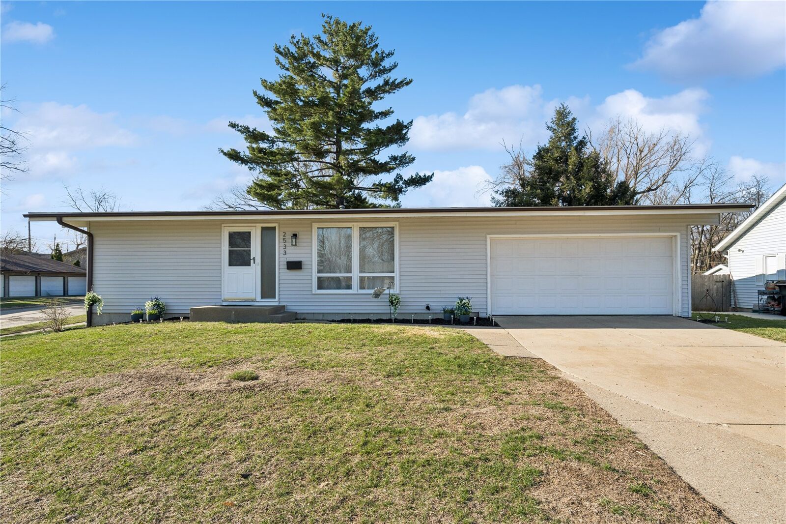 Property Photo: 2533 Brookland Drive NE IA 52402
