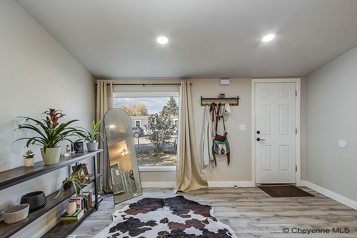 Property Photo:  913 E Prosser Rd  WY 82007 