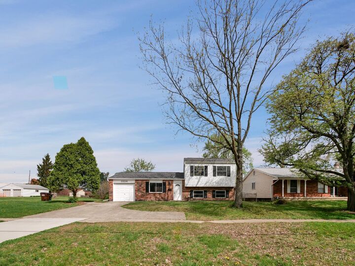 Property Photo: 1034 W Kemper Road OH 45240