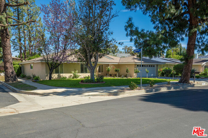 Property Photo: 18631 Superior St CA 91324